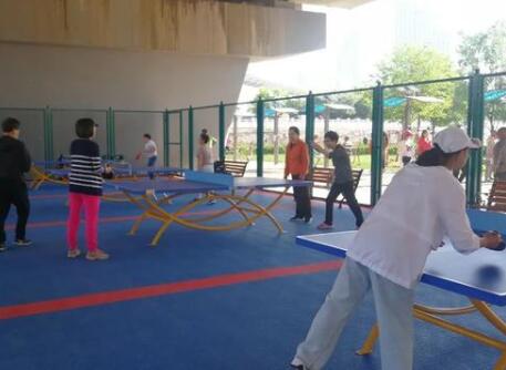 多個體育設施讓蘭州黃河風情線“動”起來，沙灘足球場、羽毛球場你想要的都有